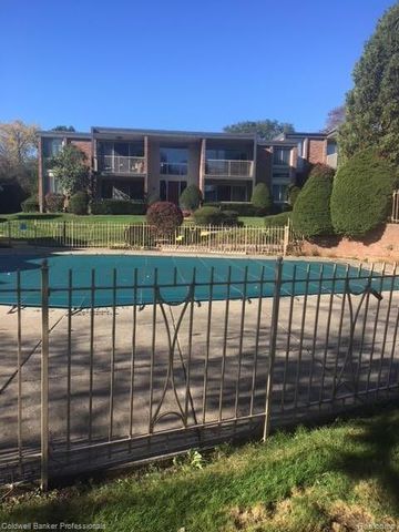 4043 W Maple Road 103, Bloomfield Charter Township, MI 48301