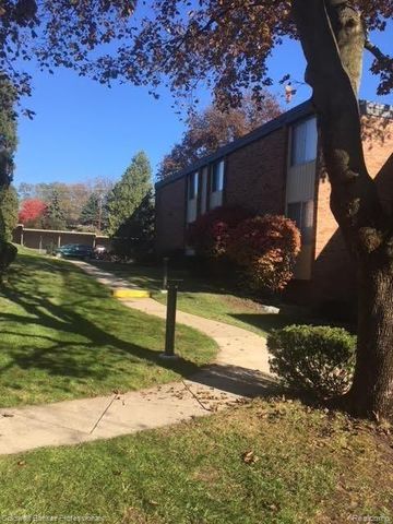 4043 W Maple Road 103, Bloomfield Charter Township, MI 48301