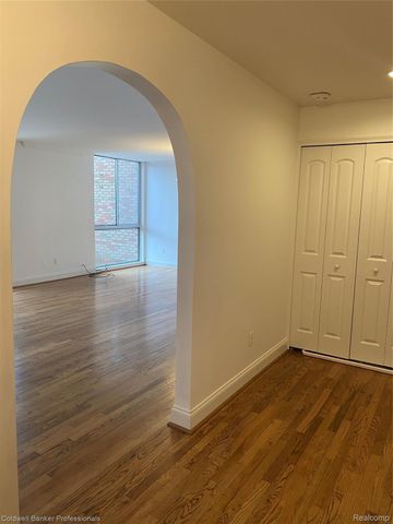 4043 W Maple Road 103, Bloomfield Charter Township, MI 48301