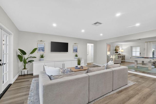 903 SW 28th Avenue, Boynton Beach, FL 33435