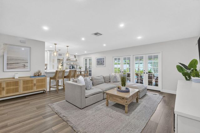 903 SW 28th Avenue, Boynton Beach, FL 33435