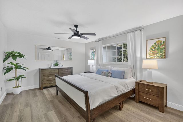 903 SW 28th Avenue, Boynton Beach, FL 33435