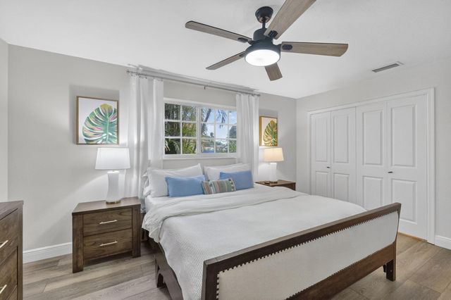 903 SW 28th Avenue, Boynton Beach, FL 33435