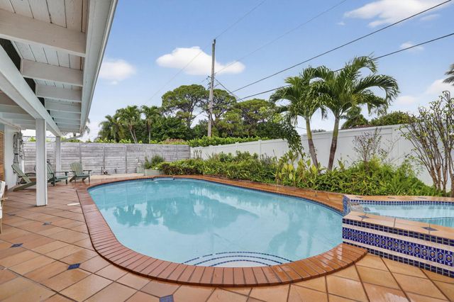 903 SW 28th Avenue, Boynton Beach, FL 33435