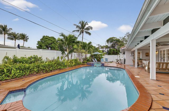 903 SW 28th Avenue, Boynton Beach, FL 33435