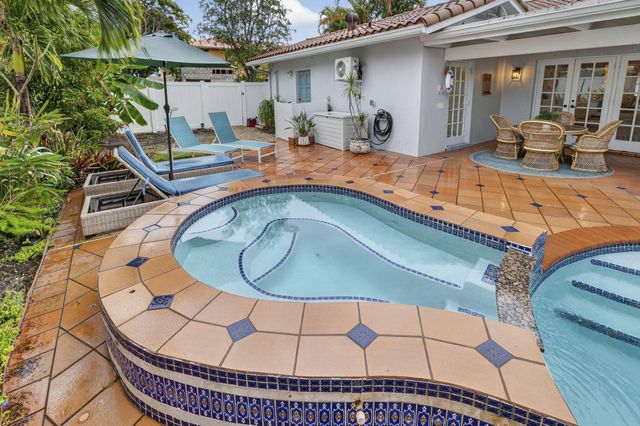 903 SW 28th Avenue, Boynton Beach, FL 33435