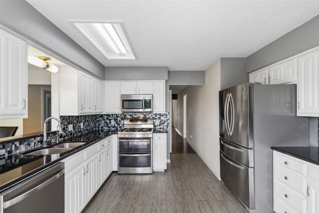 801 Country Club Place, Grand Prairie, TX 75052