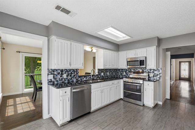 801 Country Club Place, Grand Prairie, TX 75052