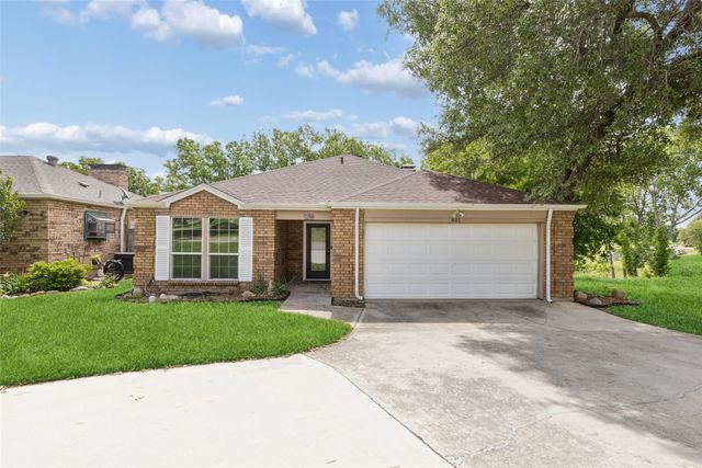 801 Country Club Place, Grand Prairie, TX 75052