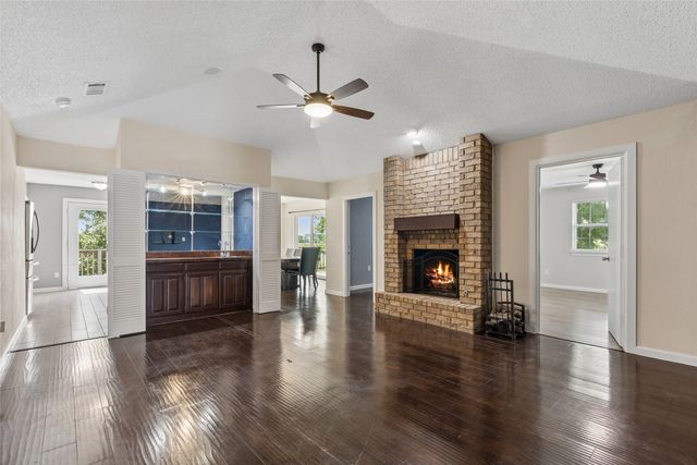801 Country Club Place, Grand Prairie, TX 75052
