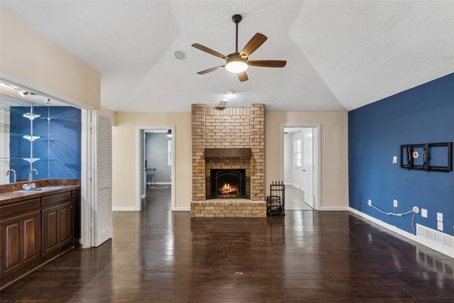801 Country Club Place, Grand Prairie, TX 75052