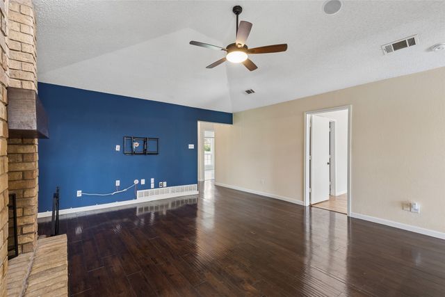 801 Country Club Place, Grand Prairie, TX 75052