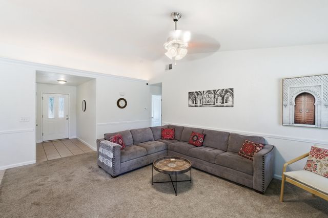 5240 W Wren Court, Visalia, CA 93291