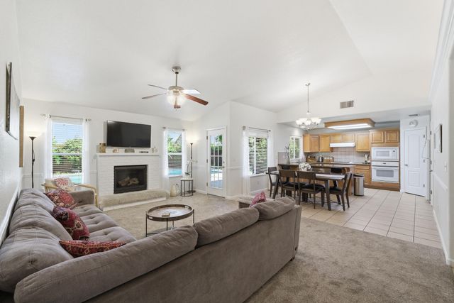 5240 W Wren Court, Visalia, CA 93291