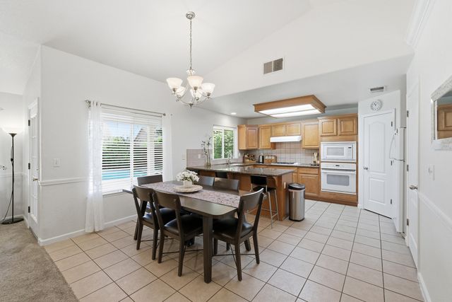 5240 W Wren Court, Visalia, CA 93291