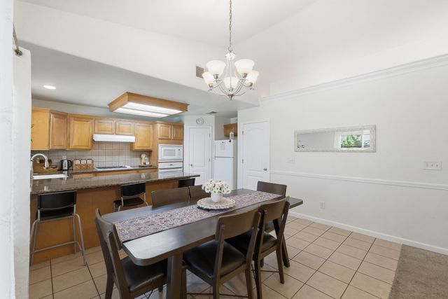 5240 W Wren Court, Visalia, CA 93291