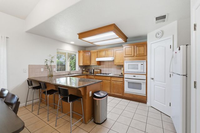 5240 W Wren Court, Visalia, CA 93291