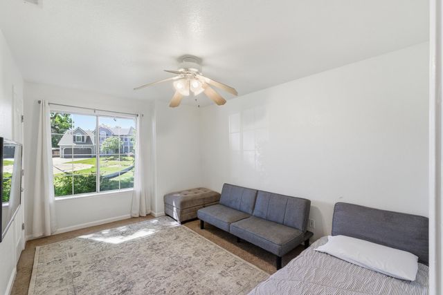 5240 W Wren Court, Visalia, CA 93291