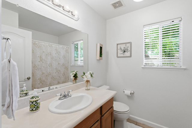 5240 W Wren Court, Visalia, CA 93291