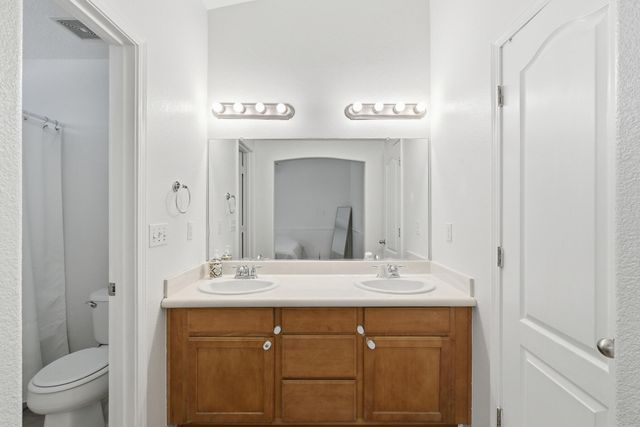 5240 W Wren Court, Visalia, CA 93291