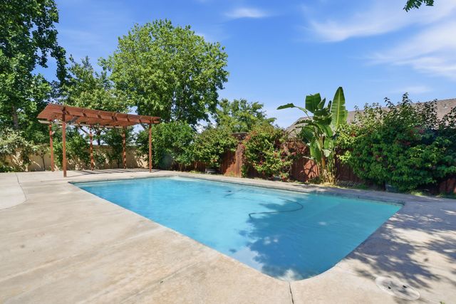 5240 W Wren Court, Visalia, CA 93291