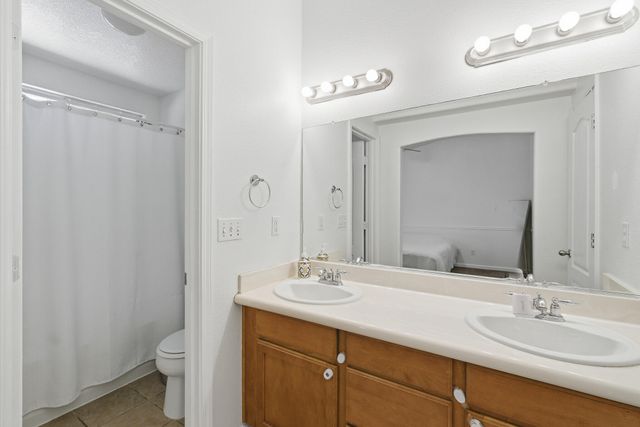 5240 W Wren Court, Visalia, CA 93291