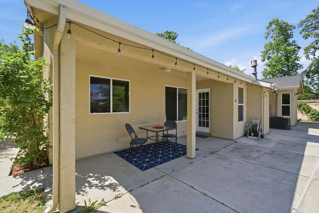 5240 W Wren Court, Visalia, CA 93291