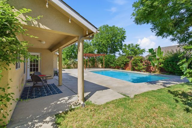 5240 W Wren Court, Visalia, CA 93291