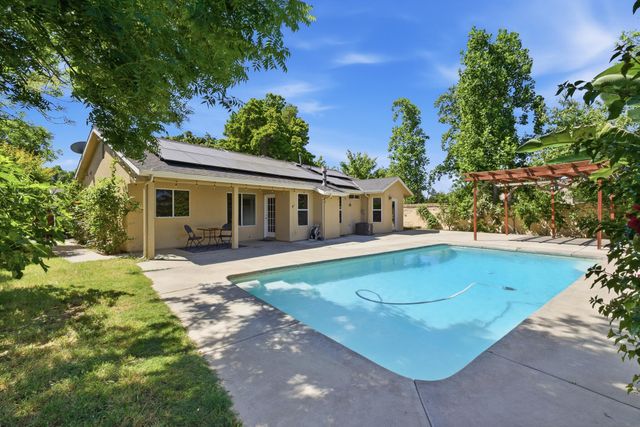 5240 W Wren Court, Visalia, CA 93291