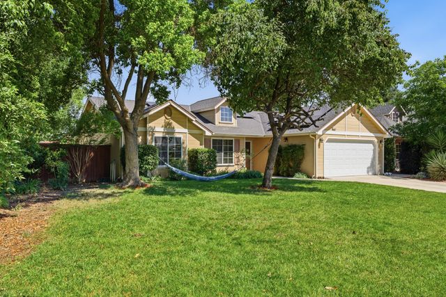 5240 W Wren Court, Visalia, CA 93291