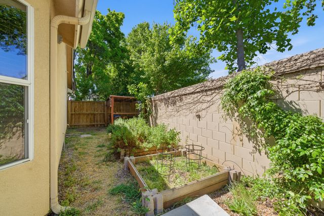 5240 W Wren Court, Visalia, CA 93291