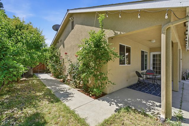 5240 W Wren Court, Visalia, CA 93291