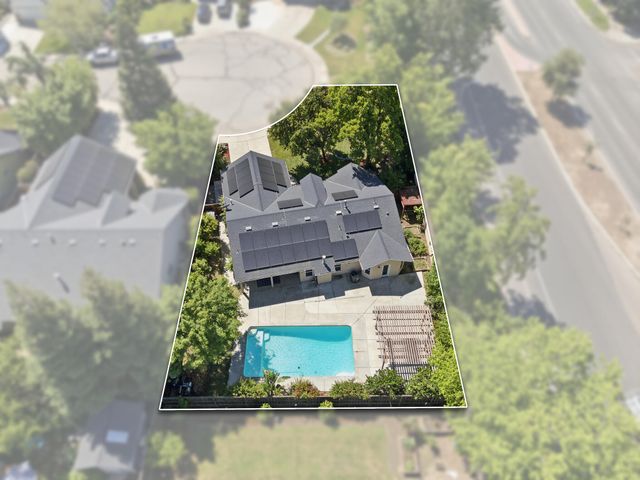 5240 W Wren Court, Visalia, CA 93291