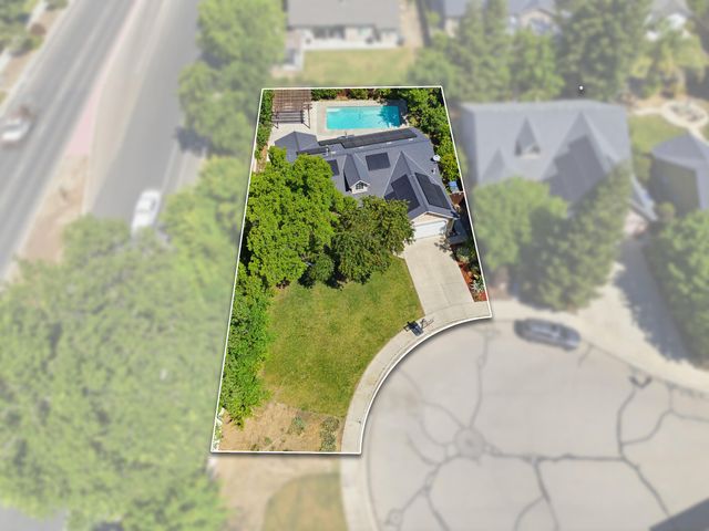 5240 W Wren Court, Visalia, CA 93291