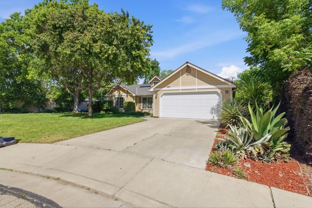 5240 W Wren Court, Visalia, CA 93291