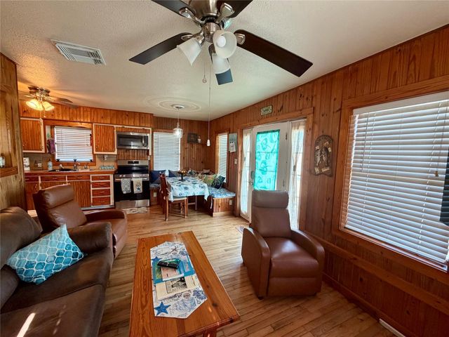 26390 Fm 457, Bay City, TX 77414