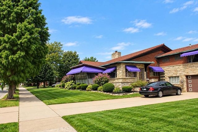 9357 S Bell Avenue, Chicago, IL 60643