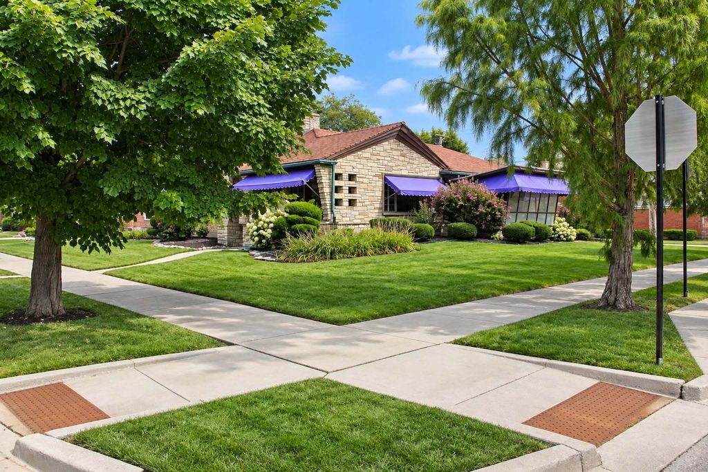9357 S Bell Avenue, Chicago, IL 60643