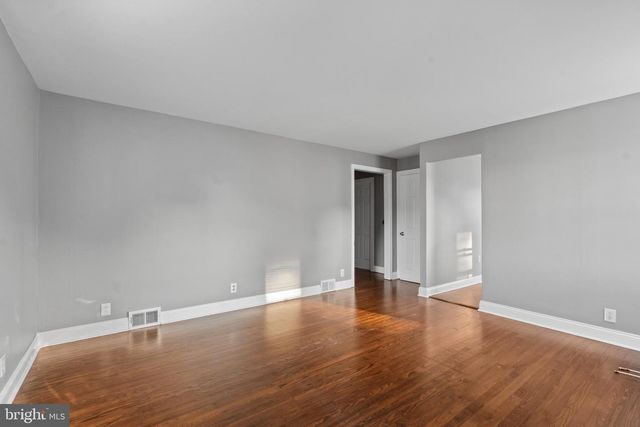 60 LINDALE AVE, Williamstown, NJ 08094