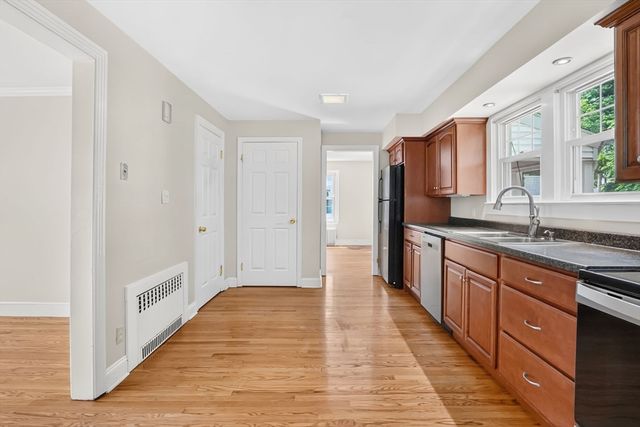 82 Biltmore St, Springfield, MA 01108