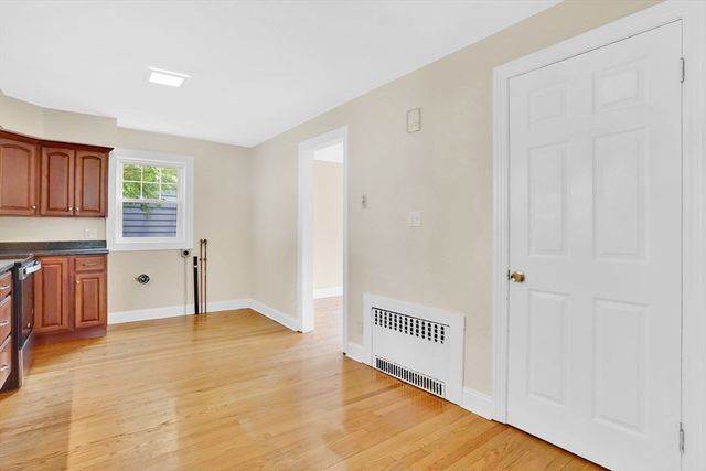 82 Biltmore St, Springfield, MA 01108