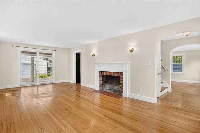 82 Biltmore St, Springfield, MA 01108