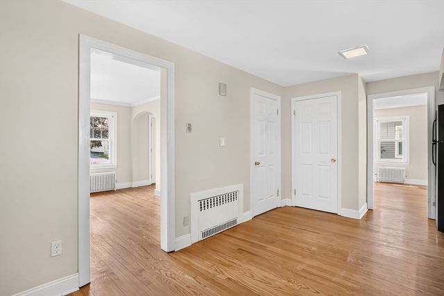 82 Biltmore St, Springfield, MA 01108