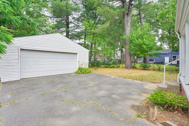 82 Biltmore St, Springfield, MA 01108