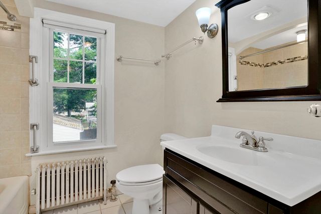 82 Biltmore St, Springfield, MA 01108