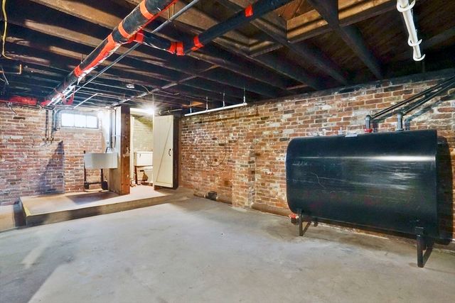 82 Biltmore St, Springfield, MA 01108
