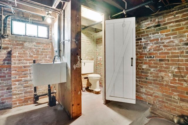 82 Biltmore St, Springfield, MA 01108