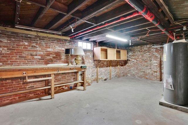 82 Biltmore St, Springfield, MA 01108