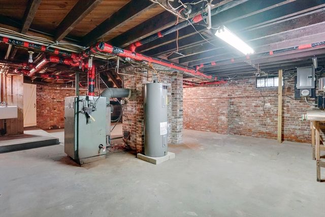 82 Biltmore St, Springfield, MA 01108