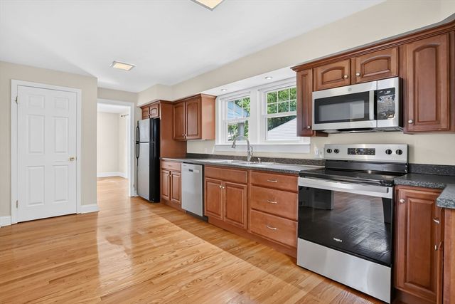 82 Biltmore St, Springfield, MA 01108